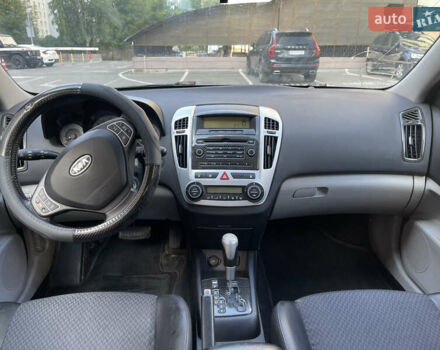 Красный Киа Сид, объемом двигателя 2 л и пробегом 378 тыс. км за 6000 $, фото 9 на Automoto.ua