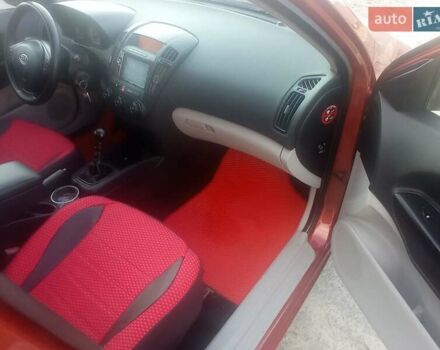Красный Киа Сид, объемом двигателя 1.4 л и пробегом 286 тыс. км за 4450 $, фото 6 на Automoto.ua