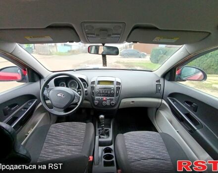 Красный Киа Сид, объемом двигателя 1.4 л и пробегом 180 тыс. км за 4300 $, фото 6 на Automoto.ua