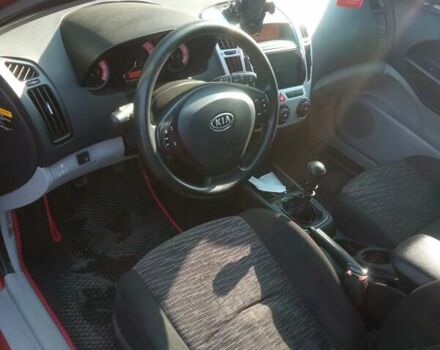 Красный Киа Сид, объемом двигателя 1.4 л и пробегом 192 тыс. км за 4000 $, фото 1 на Automoto.ua