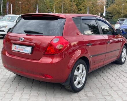 Красный Киа Сид, объемом двигателя 1.6 л и пробегом 200 тыс. км за 5500 $, фото 6 на Automoto.ua