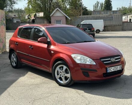 Красный Киа Сид, объемом двигателя 1.6 л и пробегом 200 тыс. км за 5500 $, фото 7 на Automoto.ua