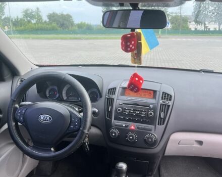 Червоний Кіа Сід, об'ємом двигуна 1.6 л та пробігом 220 тис. км за 4250 $, фото 10 на Automoto.ua