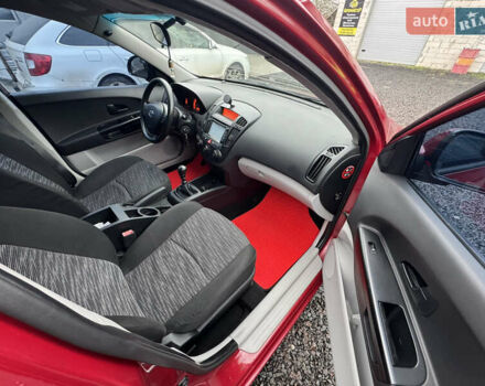Красный Киа Сид, объемом двигателя 1.4 л и пробегом 269 тыс. км за 4550 $, фото 18 на Automoto.ua
