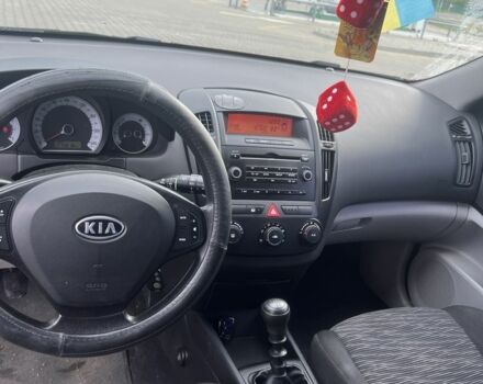 Червоний Кіа Сід, об'ємом двигуна 1.6 л та пробігом 220 тис. км за 4250 $, фото 9 на Automoto.ua