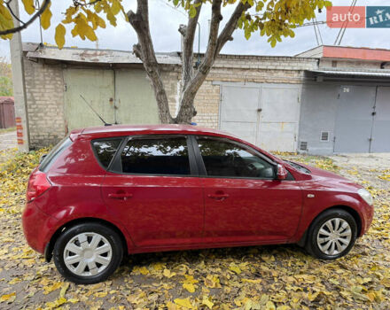 Киа Сид 2007 в Запорожье на Automoto.ua Красный Киа Сид, объемом двигателя 2 л и пробегом 299 тыс. км за 4450 $, фото 5 на Automoto.ua