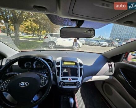 Червоний Кіа Сід, об'ємом двигуна 2 л та пробігом 114 тис. км за 7100 $, фото 4 на Automoto.ua
