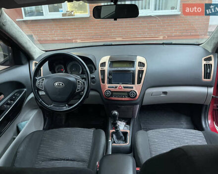 Красный Киа Сид, объемом двигателя 1.59 л и пробегом 303 тыс. км за 4100 $, фото 7 на Automoto.ua