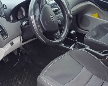 Красный Киа Сид, объемом двигателя 1.6 л и пробегом 480 тыс. км за 3700 $, фото 7 на Automoto.ua