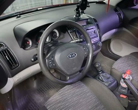 Червоний Кіа Сід, об'ємом двигуна 1.58 л та пробігом 215 тис. км за 5500 $, фото 9 на Automoto.ua
