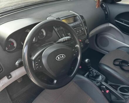 Червоний Кіа Сід, об'ємом двигуна 1.6 л та пробігом 210 тис. км за 4700 $, фото 3 на Automoto.ua