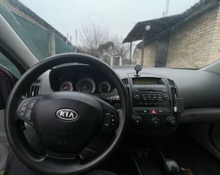 Красный Киа Сид, объемом двигателя 1.4 л и пробегом 260 тыс. км за 3800 $, фото 5 на Automoto.ua