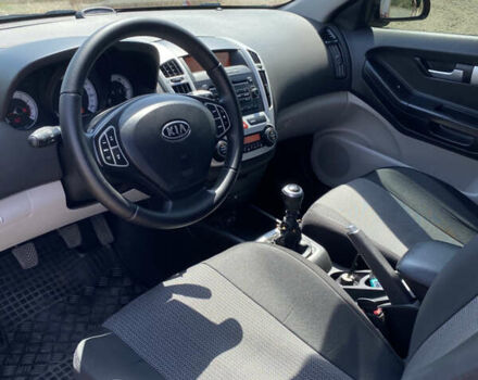 Красный Киа Сид, объемом двигателя 1.4 л и пробегом 166 тыс. км за 6200 $, фото 8 на Automoto.ua