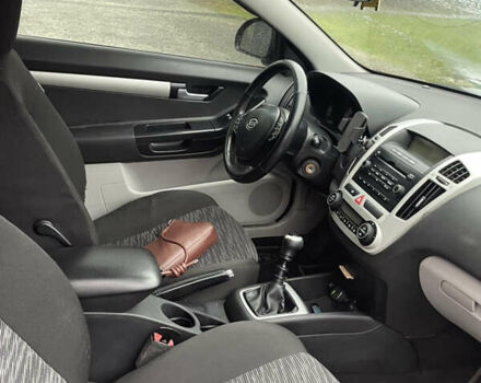 Красный Киа Сид, объемом двигателя 1.59 л и пробегом 151 тыс. км за 5300 $, фото 13 на Automoto.ua