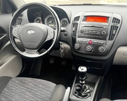 Красный Киа Сид, объемом двигателя 0 л и пробегом 181 тыс. км за 5800 $, фото 6 на Automoto.ua