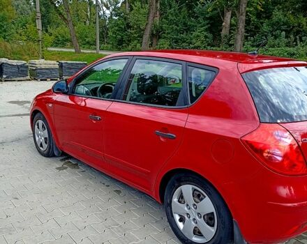 Красный Киа Сид, объемом двигателя 1.4 л и пробегом 190 тыс. км за 3700 $, фото 1 на Automoto.ua