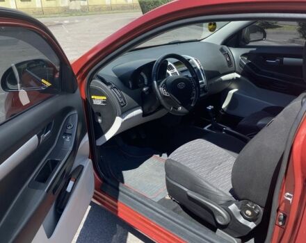 Красный Киа Сид, объемом двигателя 0 л и пробегом 137 тыс. км за 5250 $, фото 4 на Automoto.ua