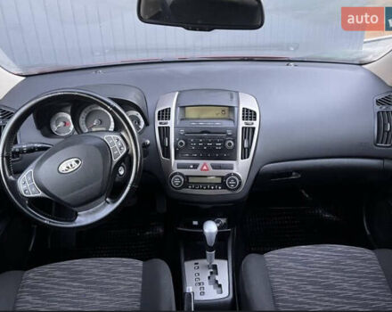 Красный Киа Сид, объемом двигателя 0 л и пробегом 166 тыс. км за 7000 $, фото 3 на Automoto.ua