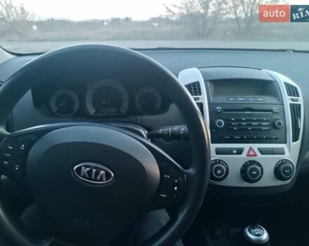 Красный Киа Сид, объемом двигателя 1.58 л и пробегом 325 тыс. км за 4999 $, фото 9 на Automoto.ua