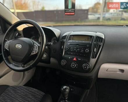 Красный Киа Сид, объемом двигателя 1.4 л и пробегом 224 тыс. км за 5600 $, фото 47 на Automoto.ua