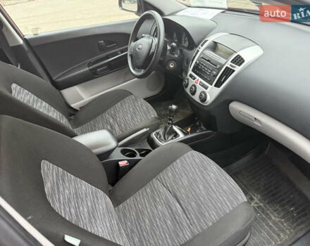 Красный Киа Сид, объемом двигателя 1.4 л и пробегом 207 тыс. км за 6500 $, фото 9 на Automoto.ua