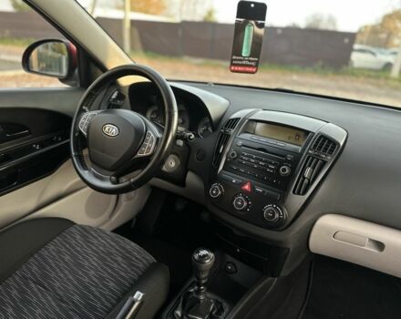 Красный Киа Сид, объемом двигателя 1.4 л и пробегом 224 тыс. км за 5600 $, фото 7 на Automoto.ua