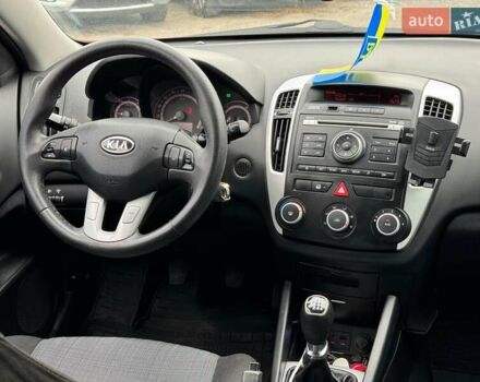 Красный Киа Сид, объемом двигателя 1.6 л и пробегом 267 тыс. км за 6890 $, фото 23 на Automoto.ua