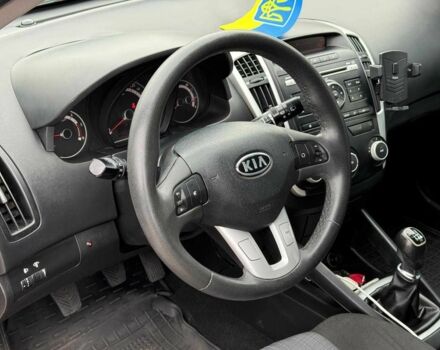 Киа Сид 2009 в Виннице на Automoto.ua Красный Киа Сид, объемом двигателя 1.6 л и пробегом 267 тыс. км за 6890 $, фото 15 на Automoto.ua