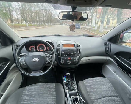 Красный Киа Сид, объемом двигателя 1.4 л и пробегом 234 тыс. км за 4750 $, фото 9 на Automoto.ua