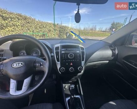 Красный Киа Сид, объемом двигателя 1.58 л и пробегом 265 тыс. км за 6200 $, фото 10 на Automoto.ua