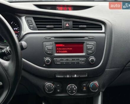 Красный Киа Сид, объемом двигателя 1.58 л и пробегом 254 тыс. км за 9800 $, фото 13 на Automoto.ua