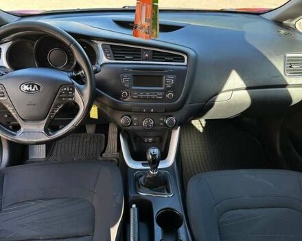 Киа Сид 2017 в Киеве на Automoto.ua Красный Киа Сид, объемом двигателя 1.58 л и пробегом 273 тыс. км за 8000 $, фото 7 на Automoto.ua