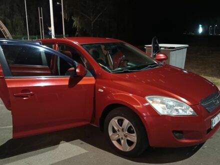 Киа Сид 2007 в Золотоноше на Automoto.ua Красный Киа Сид, объемом двигателя 2 л и пробегом 240 тыс. км за 6500 $, фото 1 на Automoto.ua