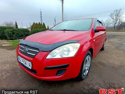 Красный Киа Сид, объемом двигателя 1.4 л и пробегом 180 тыс. км за 4300 $, фото 1 на Automoto.ua