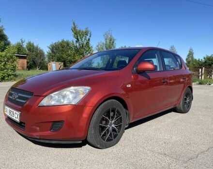 Красный Киа Сид, объемом двигателя 1.4 л и пробегом 253 тыс. км за 5518 $, фото 1 на Automoto.ua