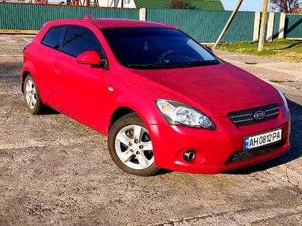 Киа Сид 2008 в Доброполье на Automoto.ua Красный Киа Сид, объемом двигателя 1.6 л и пробегом 200 тыс. км за 5600 $, фото 1 на Automoto.ua