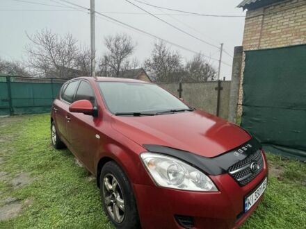 Красный Киа Сид, объемом двигателя 1.4 л и пробегом 260 тыс. км за 3800 $, фото 1 на Automoto.ua