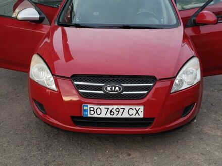 Кіа Сід 2008 у Шумськ на Automoto.ua Червоний Кіа Сід, об'ємом двигуна 1.4 л та пробігом 188 тис. км за 5500 $, фото 1 на Automoto.ua