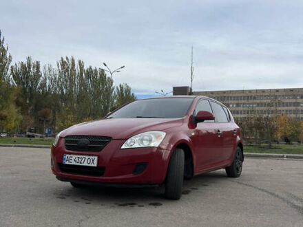 Киа Сид 2008 в Кривом Роге на Automoto.ua Красный Киа Сид, объемом двигателя 1.6 л и пробегом 189 тыс. км за 5300 $, фото 1 на Automoto.ua