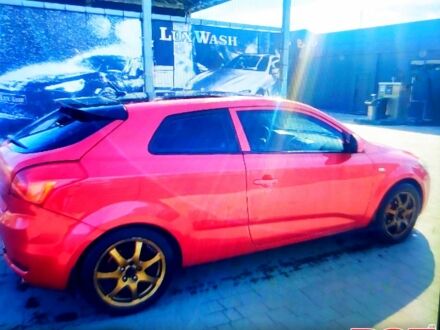 Красный Киа Сид, объемом двигателя 2 л и пробегом 275 тыс. км за 3500 $, фото 1 на Automoto.ua