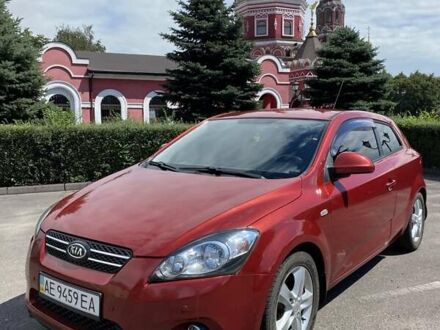 Киа Сид 2009 в Каменское - Днепродзержинск на Automoto.ua Красный Киа Сид, объемом двигателя 1.6 л и пробегом 137 тыс. км за 5499 $, фото 1 на Automoto.ua