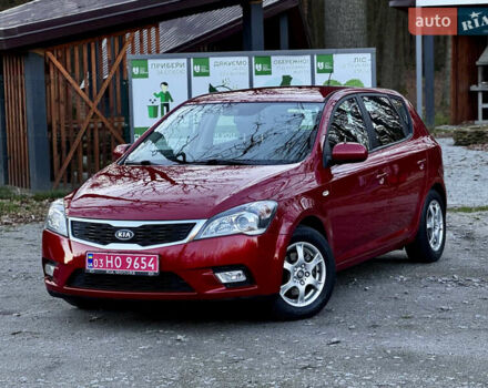 Красный Киа Сид, объемом двигателя 1.6 л и пробегом 154 тыс. км за 8399 $, фото 1 на Automoto.ua