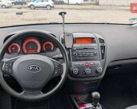 Киа Сид, объемом двигателя 0 л и пробегом 129 тыс. км за 5500 $, фото 1 на Automoto.ua