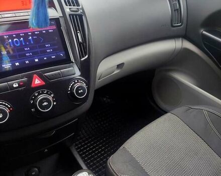 Киа Сид, объемом двигателя 1.6 л и пробегом 246 тыс. км за 5500 $, фото 6 на Automoto.ua