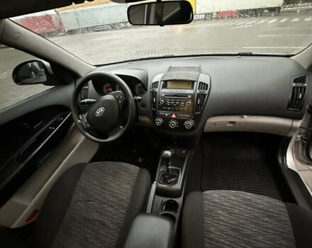 Киа Сид, объемом двигателя 1.6 л и пробегом 262 тыс. км за 5400 $, фото 8 на Automoto.ua