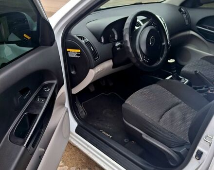 Кіа Сід, об'ємом двигуна 1.4 л та пробігом 260 тис. км за 5500 $, фото 4 на Automoto.ua