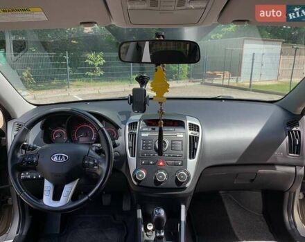 Киа Сид, объемом двигателя 1.58 л и пробегом 290 тыс. км за 6000 $, фото 17 на Automoto.ua