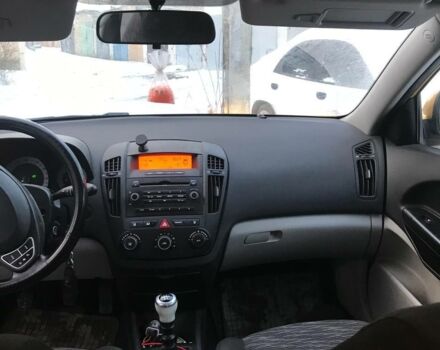 Желтый Киа Сид, объемом двигателя 1.4 л и пробегом 257 тыс. км за 6000 $, фото 11 на Automoto.ua