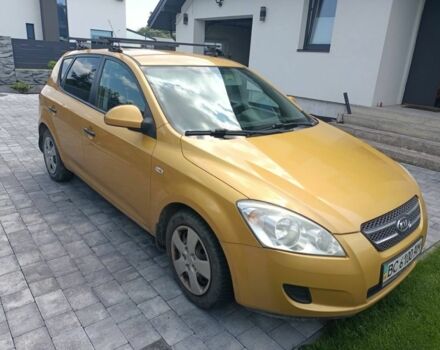Желтый Киа Сид, объемом двигателя 1.4 л и пробегом 420 тыс. км за 4500 $, фото 1 на Automoto.ua
