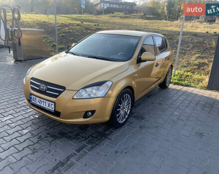 Желтый Киа Сид, объемом двигателя 1.59 л и пробегом 199 тыс. км за 5500 $, фото 4 на Automoto.ua